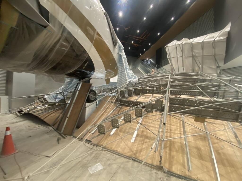 台北南港LaLaport天花板、棚架掉落造成公共安全疑慮，已涉違反建築法。台建管處