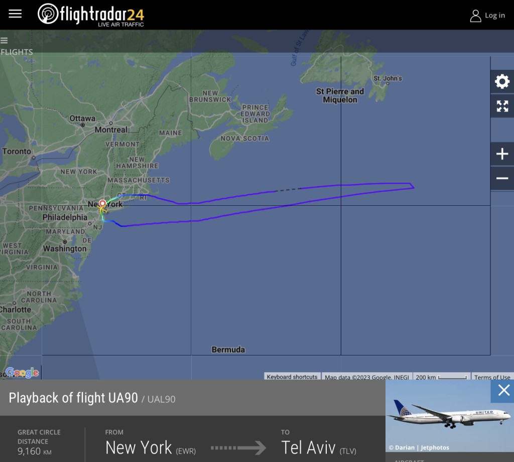 飛行記錄網站顯示涉事班機在海上繞大圈。 flighrader24
