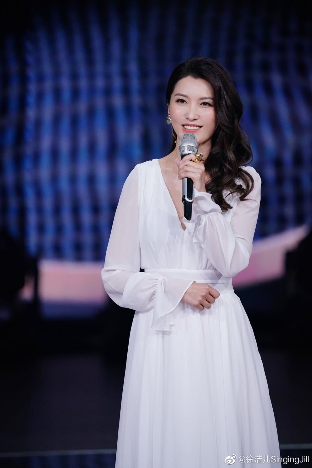 徐潔兒的演出技驚四座。 