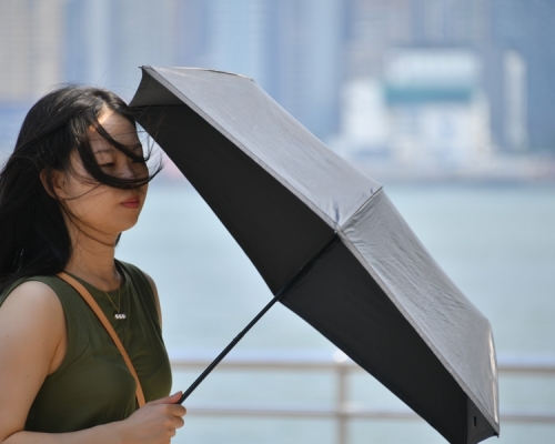 天文台預料本港地區今日部分時間有陽光,亦有幾陣驟雨。資料圖片