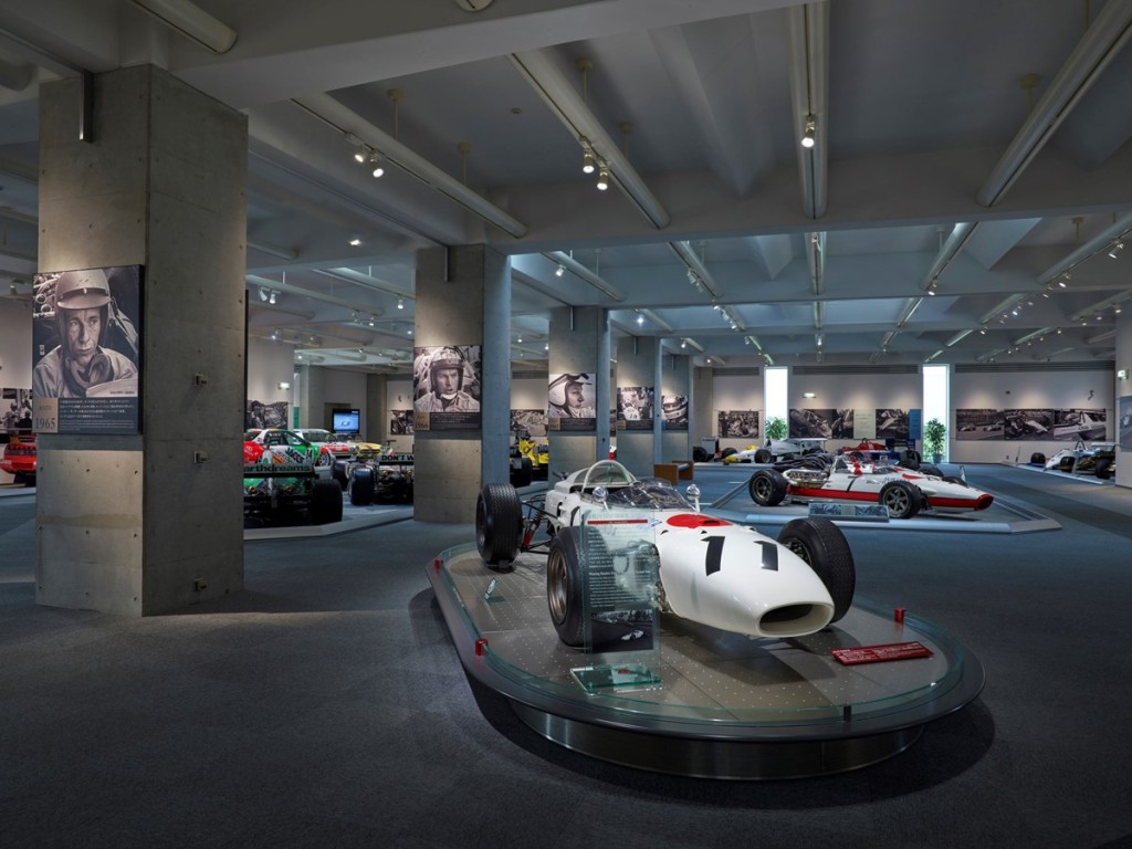 館內的常設展覽包括本田的賽車歷史，包括圖中見1965年替本田首次在F1比賽獲得分站冠軍的RA272。