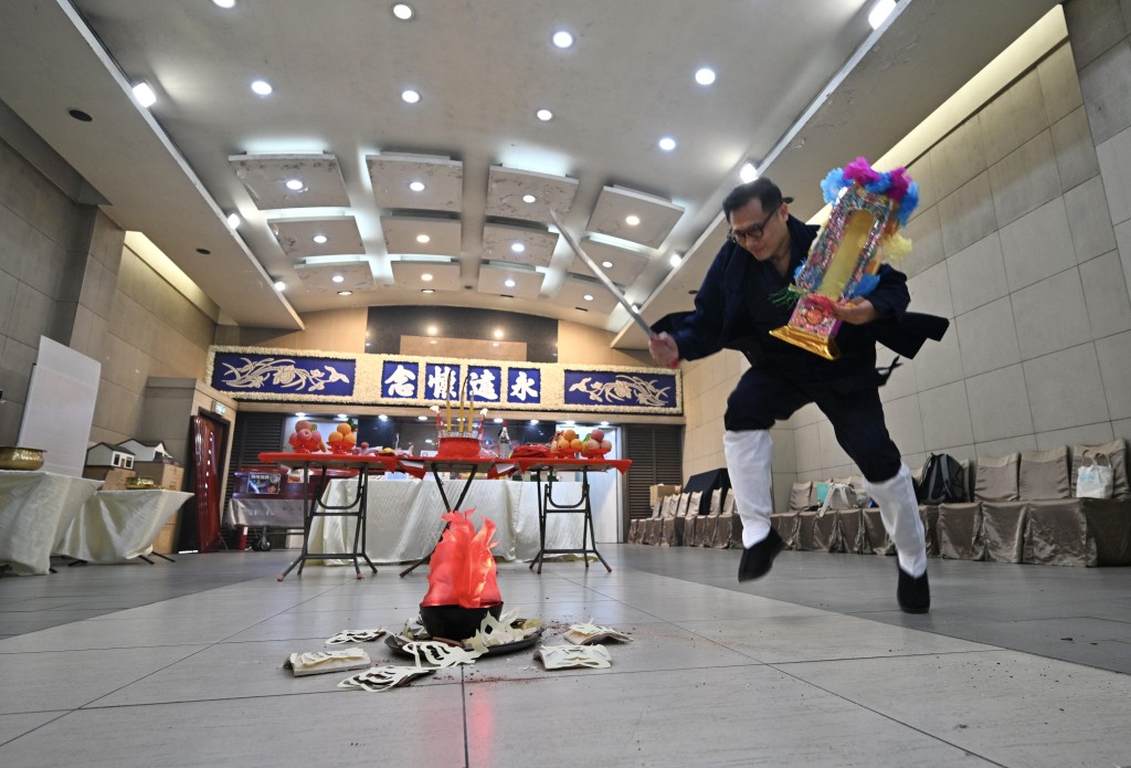 活動包括破地獄儀式體驗。 活動包括破地獄儀式體驗。