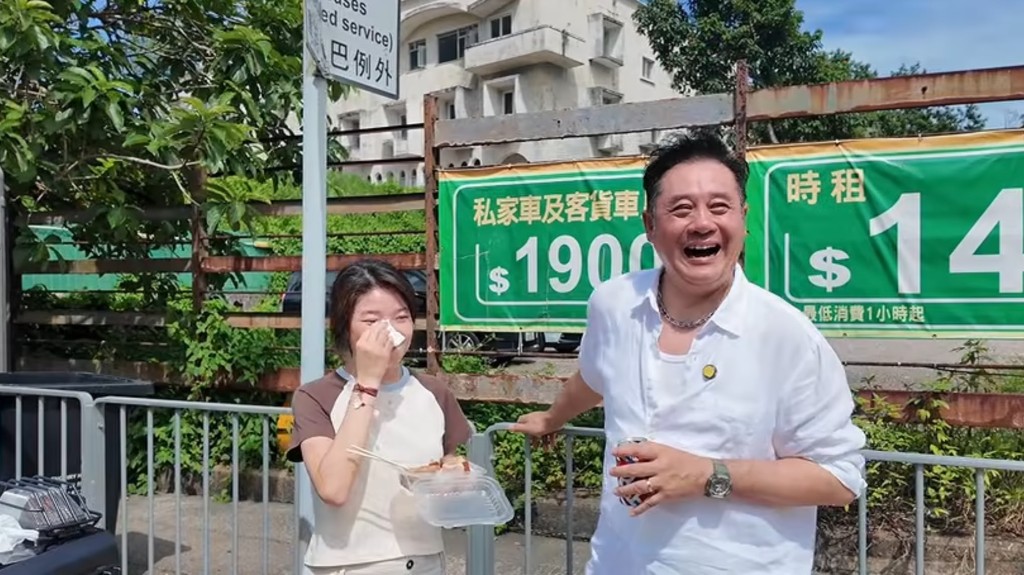 講起爸爸Charmaine一邊落淚一邊說:「佢成日都唔想我哋擔心,其實佢都好需要被關心!」 講起爸爸Charmaine一邊落淚一邊說:「佢成日都唔想我哋擔心,其實佢都好需要被關心!」