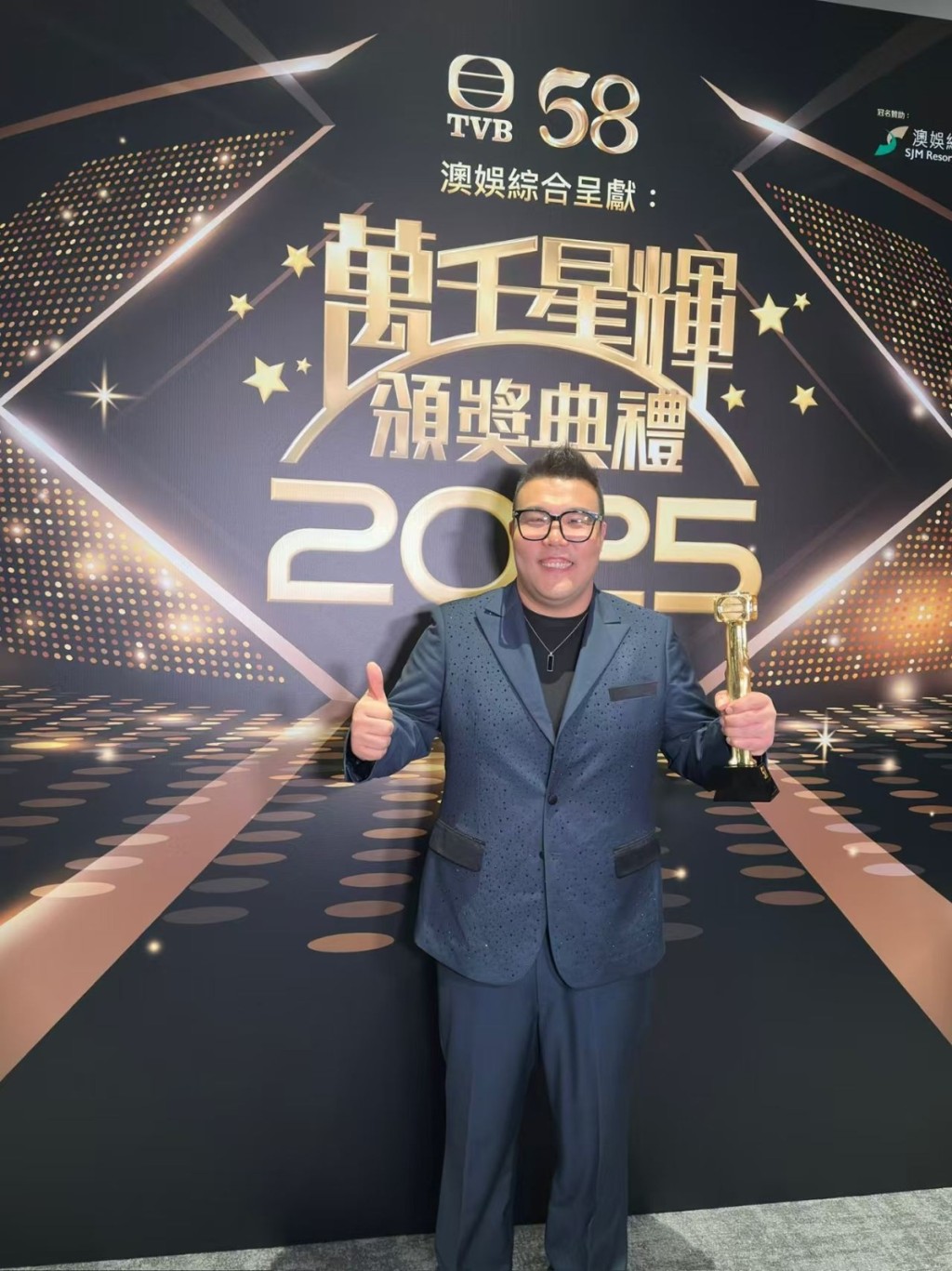 劉洋揭開霸氣外表下的柔軟與不安。 劉洋揭開霸氣外表下的柔軟與不安。