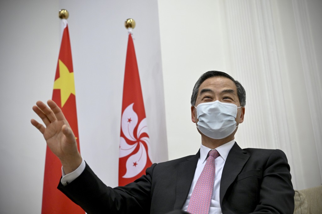 梁振英是唯一来自香港的副主席候选人，顺利获得连任。资料图片