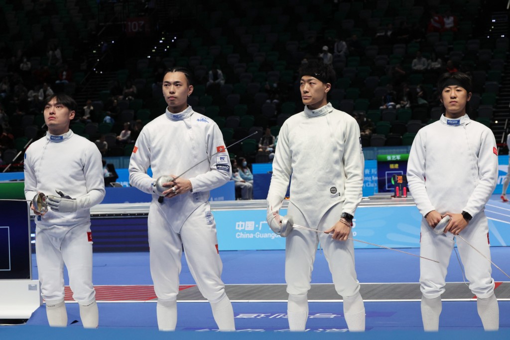 港队男子重剑团体8强对山东。徐嘉华摄 港队男子重剑团体8强对山东。徐嘉华摄
