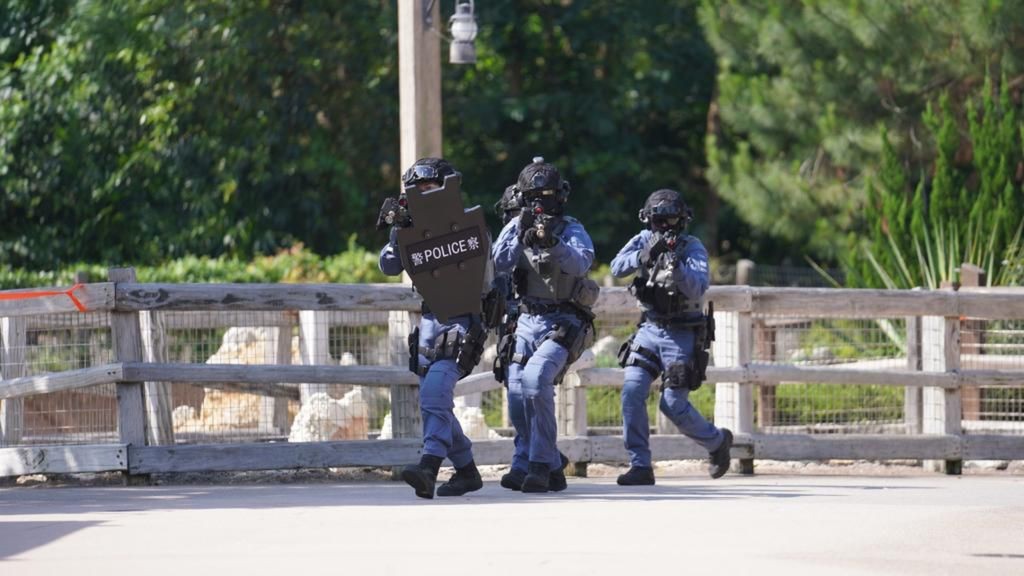 警方早前出動大批警力，在迪士尼樂園展開反恐演習。