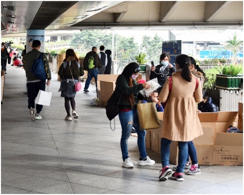 在港的外傭都戴上口罩防疫。資料圖片