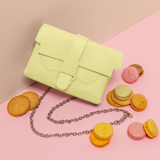 去年全球售罄的Mimosa Chiffon(水波紋淡黄色)Aria Belt Bag,新快閃店將再次回歸。