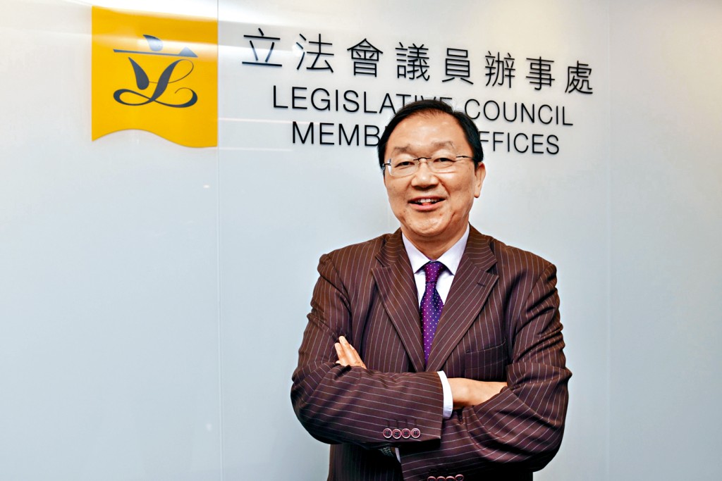 黃錦輝捲入醉駕事件，相隔4天再發聲明宣布辭去立法會所有職務。