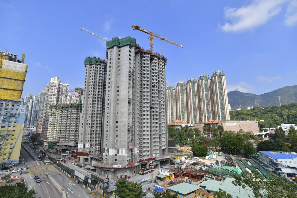 由2021年至今，香港樓價累積下跌2成。