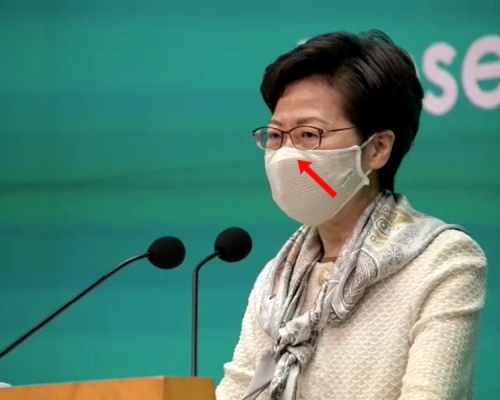 K Kwong指林鄭戴「銅芯」口罩濾芯移位。