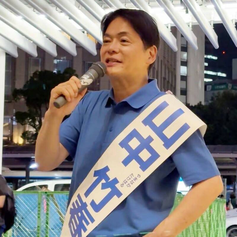 前市长山中竹春曾辱骂市政府职员是废物、人渣。山中竹春 FB