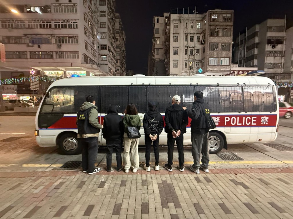警方拘捕5人。警方提供