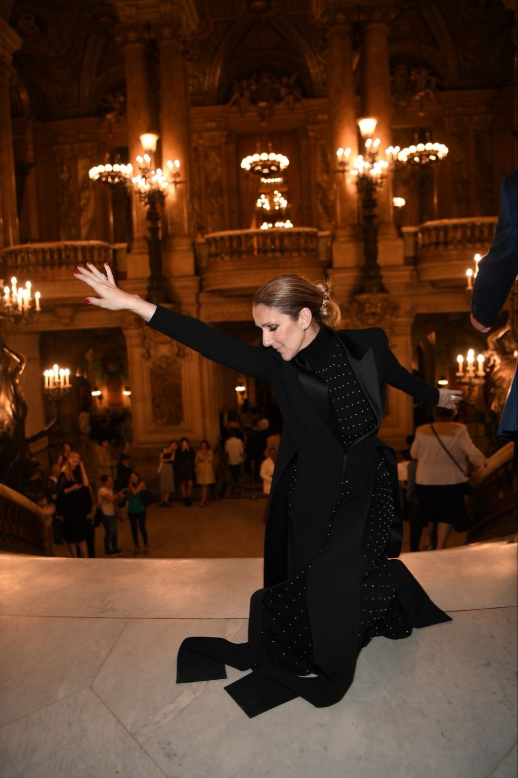 今日,莎莲迪安公开多张在巴黎的照片。 今日,莎莲迪安公开多张在巴黎的照片。