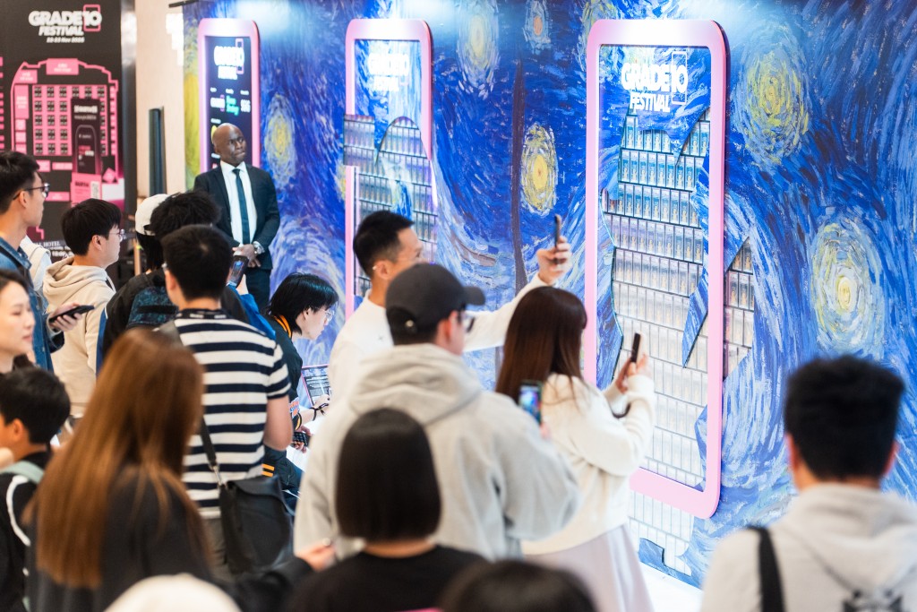 《Grade10 Festival》活動焦點為這幅由超過400張「灰色氈帽比卡超」PSA 10卡牌組成的巨型打卡牆。