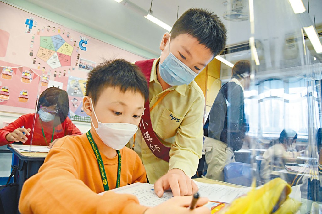 「333小老師培訓計畫」為基層生提供功課輔導、興趣班及外展活動。