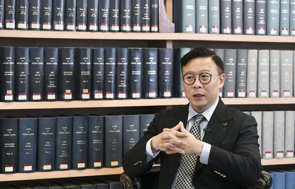 張國鈞指香港律師在大灣區近年「摸到路」，例如處理跨境資產重組和買賣、幫助民營中小企「出海」。何君健攝