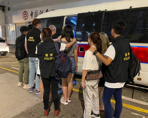 警方共拘捕29男14女。警方提供