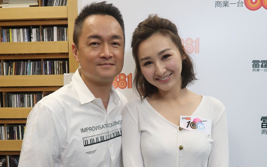 商台節目《1圈圈 星光背後》主持人梁泰來邀得高海寧接受訪問。