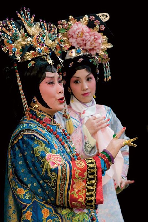 阿姐十多年前已邀當時剛出道的謝曉瑩演出《德齡與慈禧》。