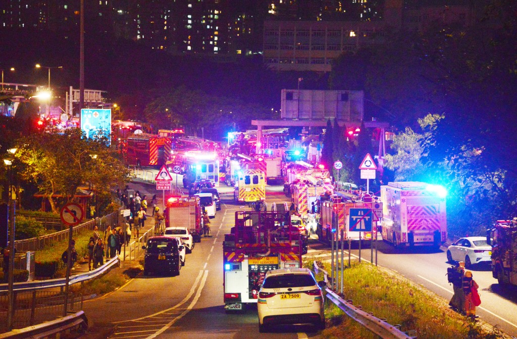 大火當日,消防到場救援。資料圖片 大火當日,消防到場救援。資料圖片