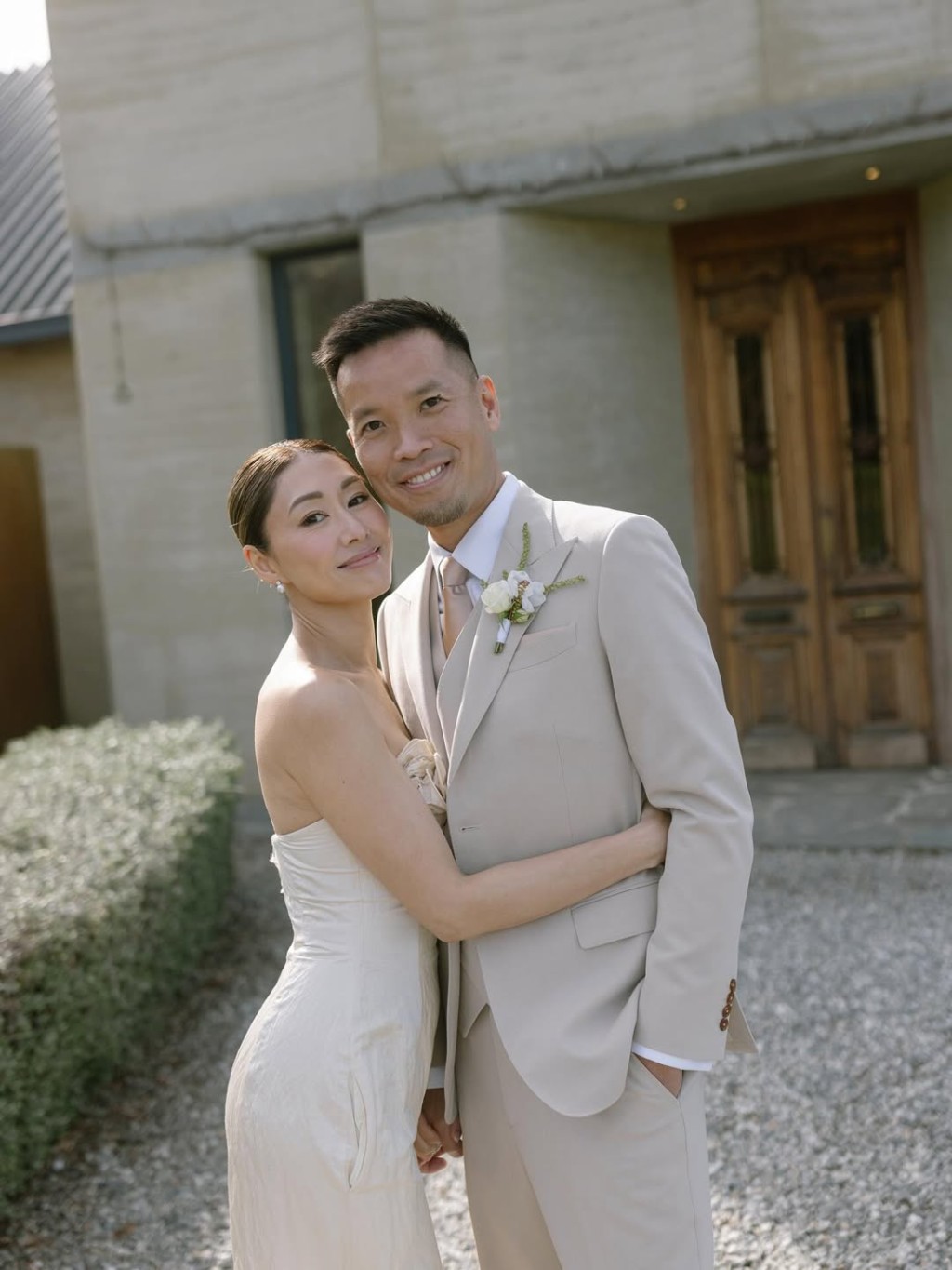 胡定欣上月與拍拖一年多的外科醫生男友陳健華(Akin)結婚。 胡定欣上月與拍拖一年多的外科醫生男友陳健華(Akin)結婚。