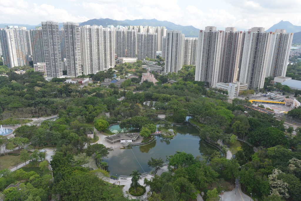 網民批評天水圍居民環境配套差勸人莫買天水圍樓惹爭議。示意圖片