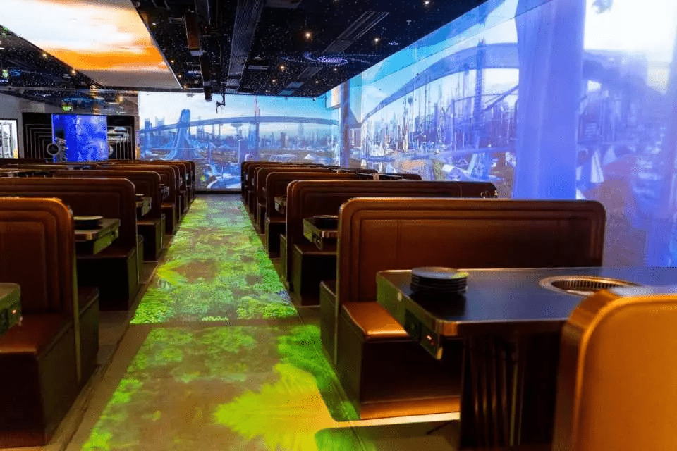 餐厅以「5D沉浸式用餐」为主题，是福田区新晋打卡餐厅