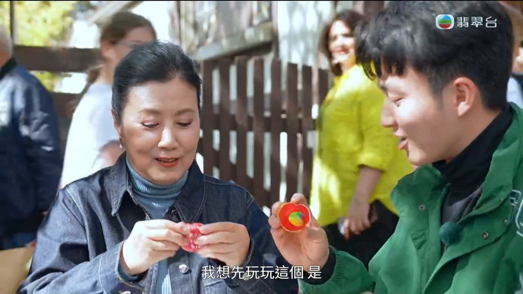 汪明荃重拾少女心。 汪明荃重拾少女心。
