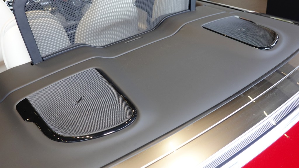 平治全新CLE開篷轎跑車，可選配Burmester 3D環迴立體音響連全車17個揚聲器。