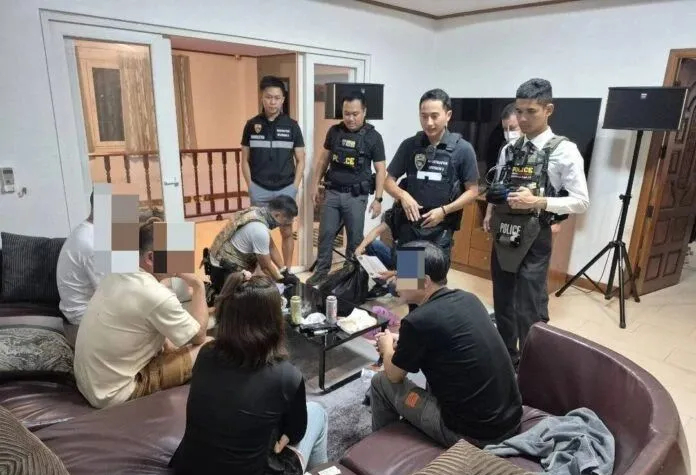 泰國警方採取行動拘捕涉案男女。泰國星暹
