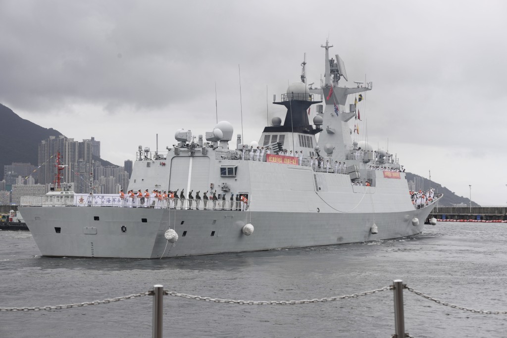 「衡陽艦」率先啟航離開。 「衡陽艦」率先啟航離開。