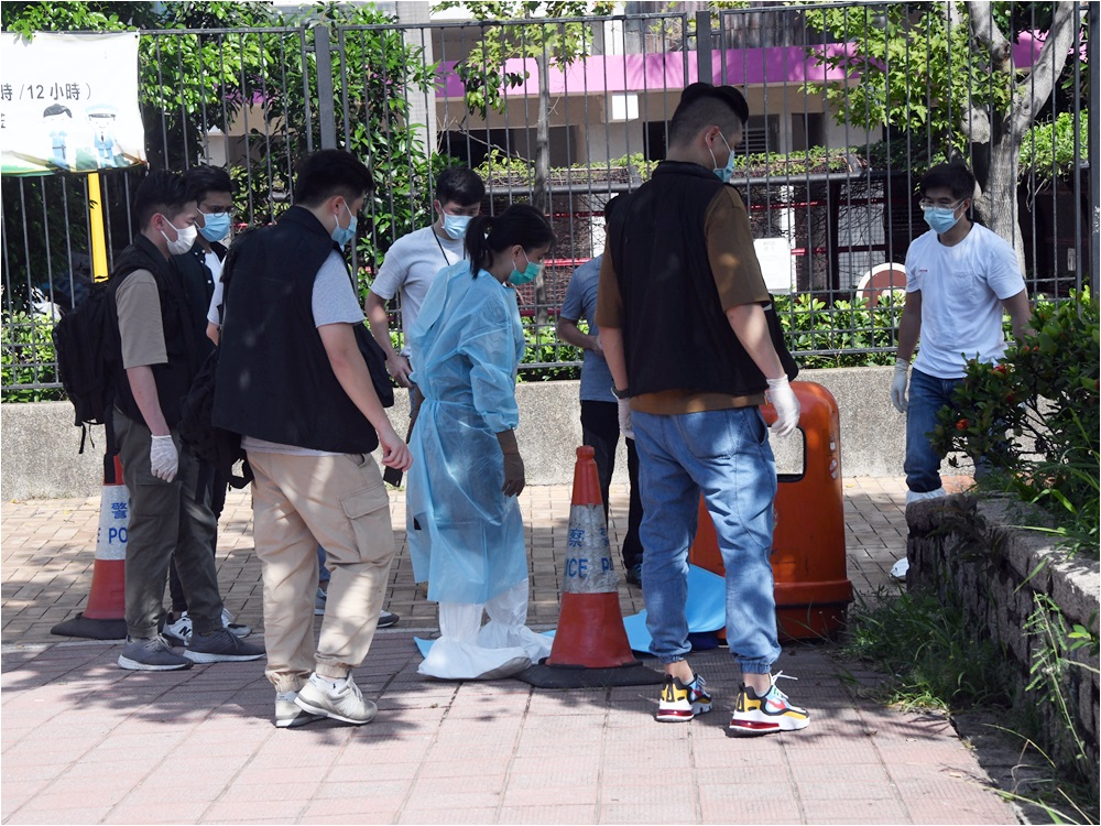 一名女嬰被發現遭棄屍於天水圍垃圾桶旁。資料圖片