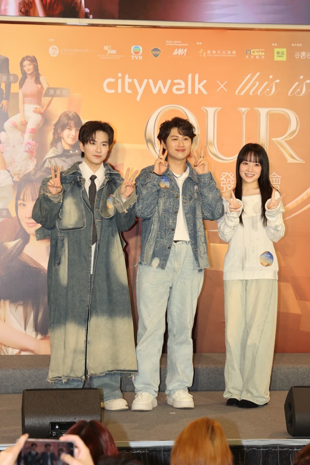 《聲秀》冠軍馮熙燮(中)、亞軍柯雨霏(右)及季軍胡子貝(左)為演唱會造勢。 《聲秀》冠軍馮熙燮(中)、亞軍柯雨霏(右)及季軍胡子貝(左)為演唱會造勢。