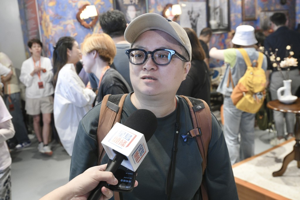 台灣歌迷柯小姐支持園方推動票尾經濟。