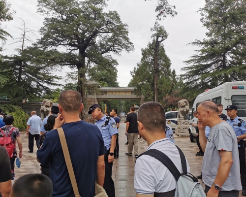 李鹏告别仪式拒绝公众吊唁。张言天摄