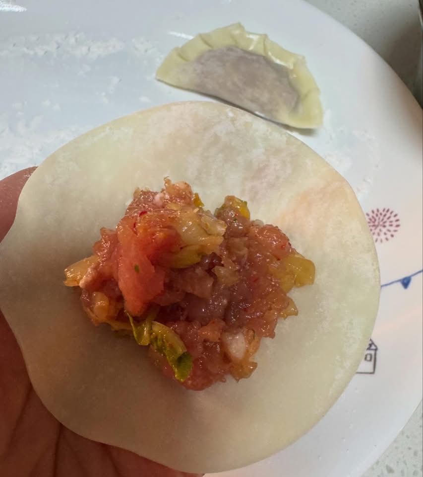 小儀實行以美食捉住老公個胃，相當賢良淑德。