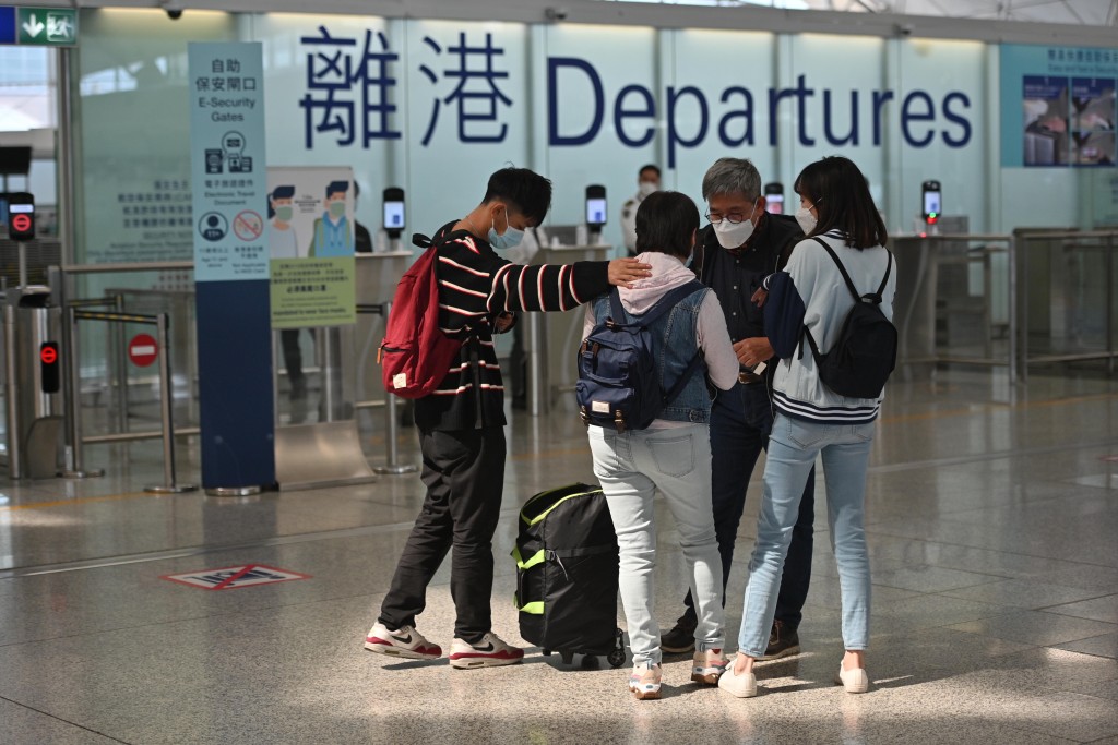 近年不少港人透过BNO申请移民英国。资料图片