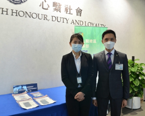 莫子威(右)及吳嘉莉講述破案經過。林思明攝