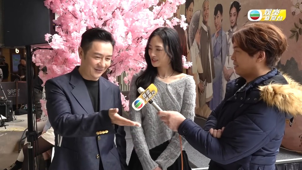 陈浩民接受TVB娱乐新闻台访问，片中的陈浩民笑容有些僵硬，双颊被网民指离奇结实，引起讨论。