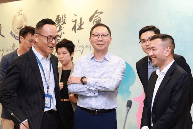 小組成員積極討論，現場交流氣氛熱烈。