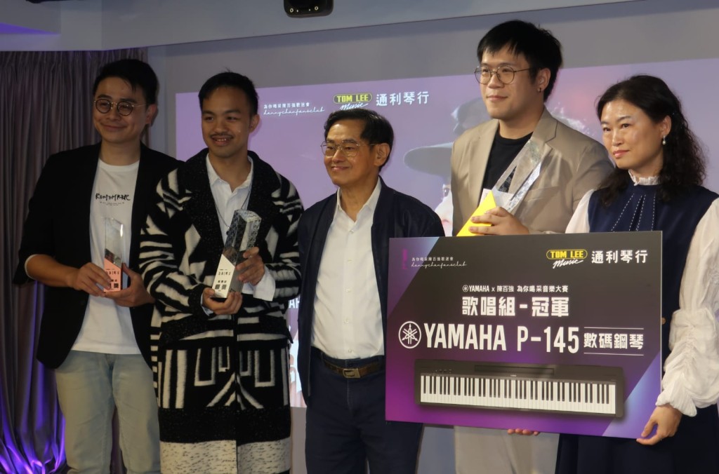 郑国江和徐日勤担任颁奖嘉宾。