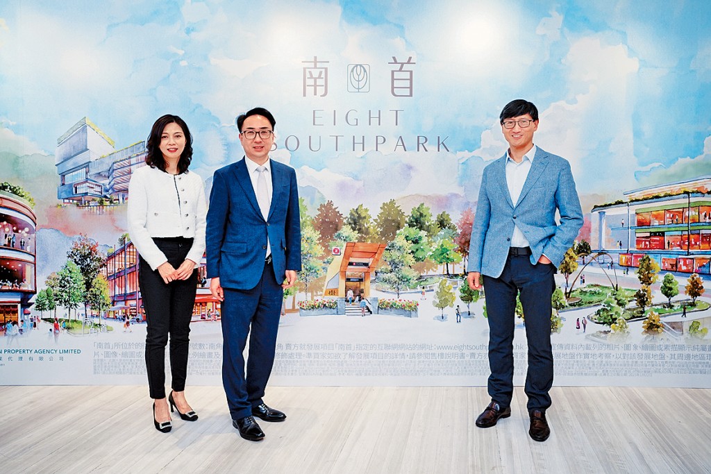 恒基九龍城南首部署下周推出6至8伙特色戶以招標方式發售。右為韓家輝。