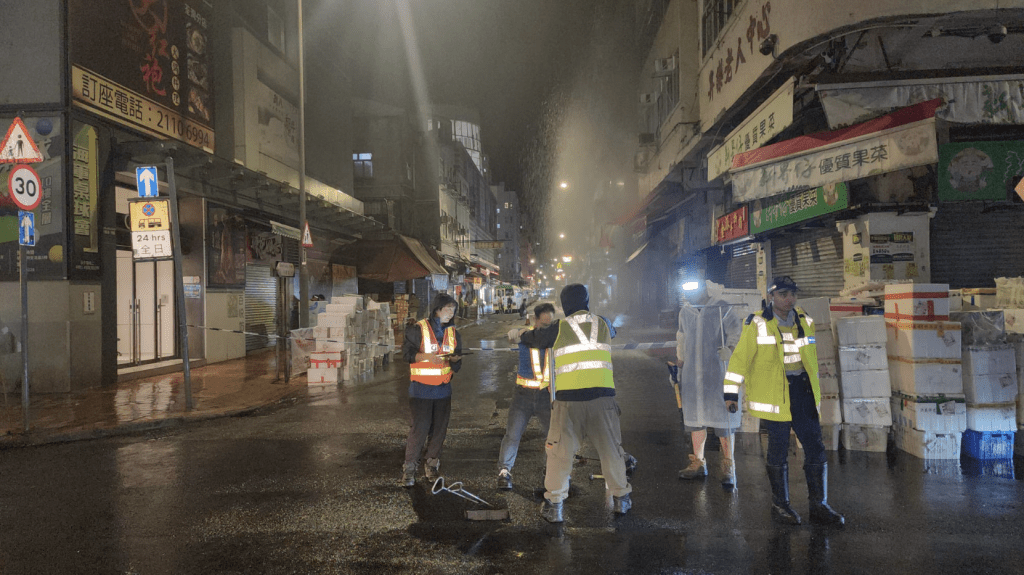 警員亦到場。黎志偉攝 警員亦到場。黎志偉攝
