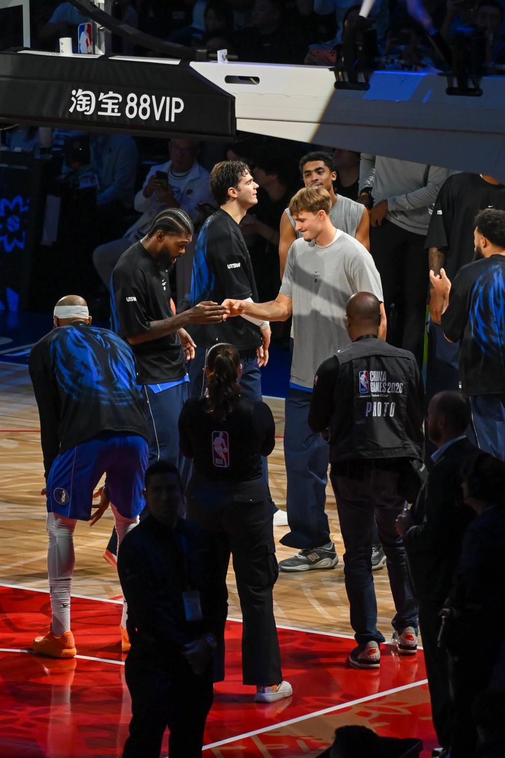 NBA中国赛独行侠vs火箭。魏国谦摄