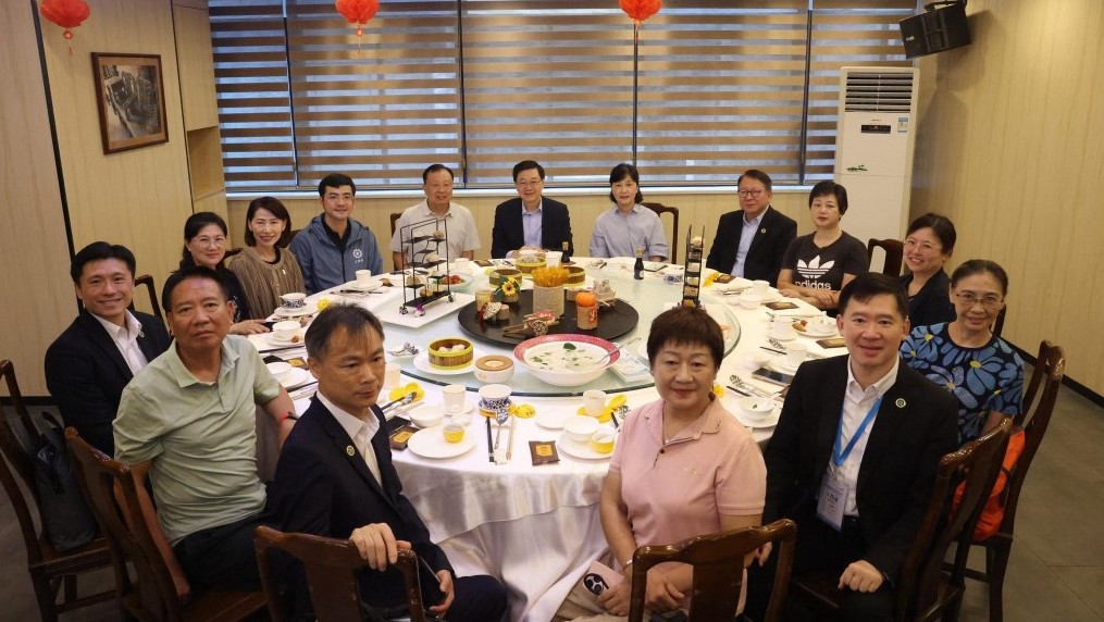 李家超昨日在福建進行最後一日訪問行程時，公布優化長者津貼發放安排。李家超FB圖片