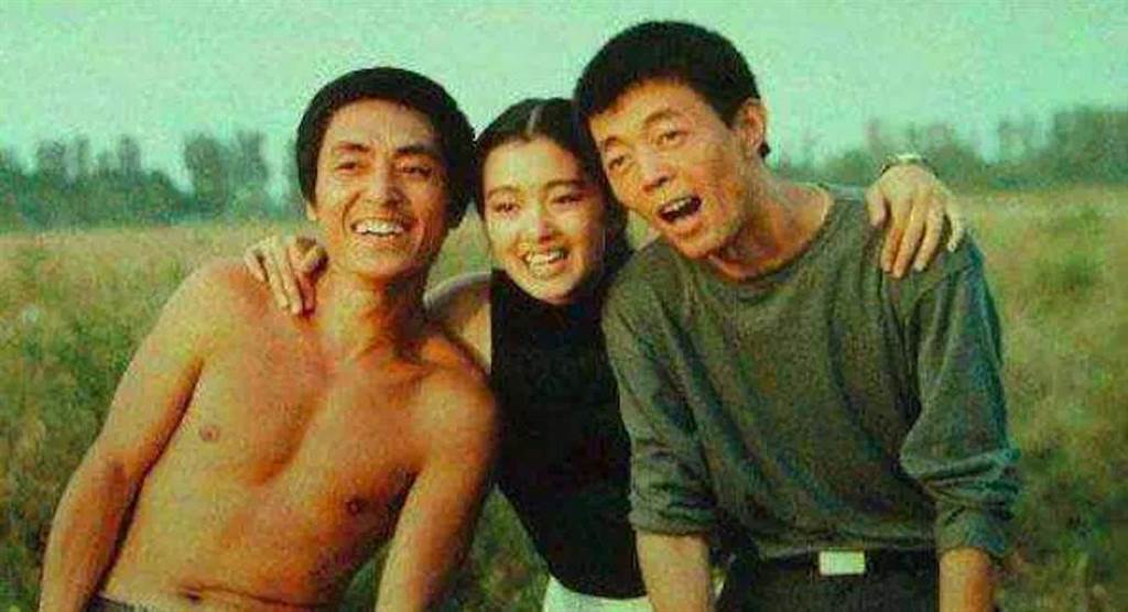 巩俐于1988年以经典电影《红高粱》出道。
