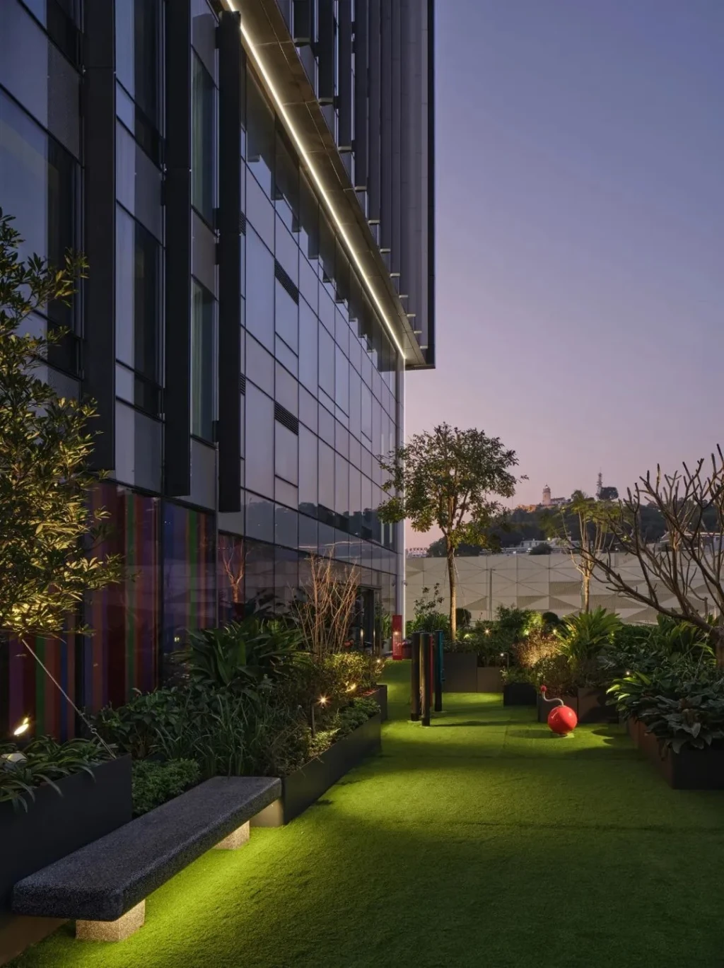 「TIFFANY HOUSE」就是陈岚投资、近日落成座位于澳门金莲花广场旁边的新楼盘。