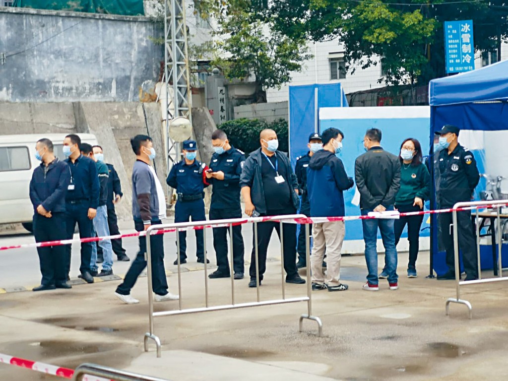 深圳平湖區周一晚通知跨境貨車司機，香港司機不能再直接駛至深圳平湖上貨，必須安排內地司機交接工作。圖為深圳平湖白泥坑村。